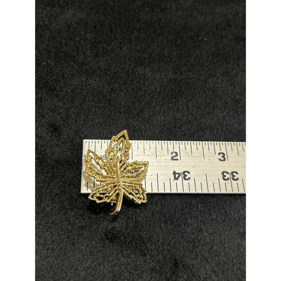 Vintage Gerrys Gold-Tone Maple Leaf Brooch Pin - Picture 6 of 6